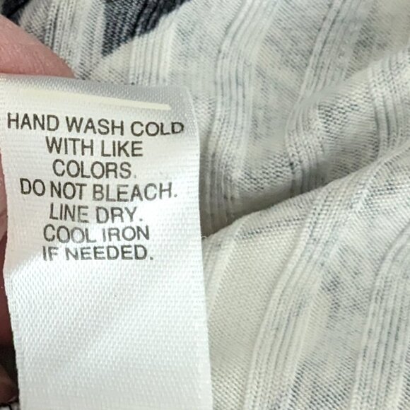 Women's CATO Est 1946, Black/White Floral, 3/4 Sleeve, Knit Tunic; Size 14/16W - Picture 6 of 6